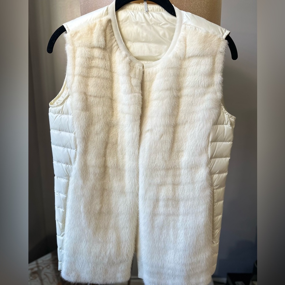 Moncler Off-White Mink Vest –Size 1 (S) | Elevate Your Look w/ Timeless Luxury 🤍